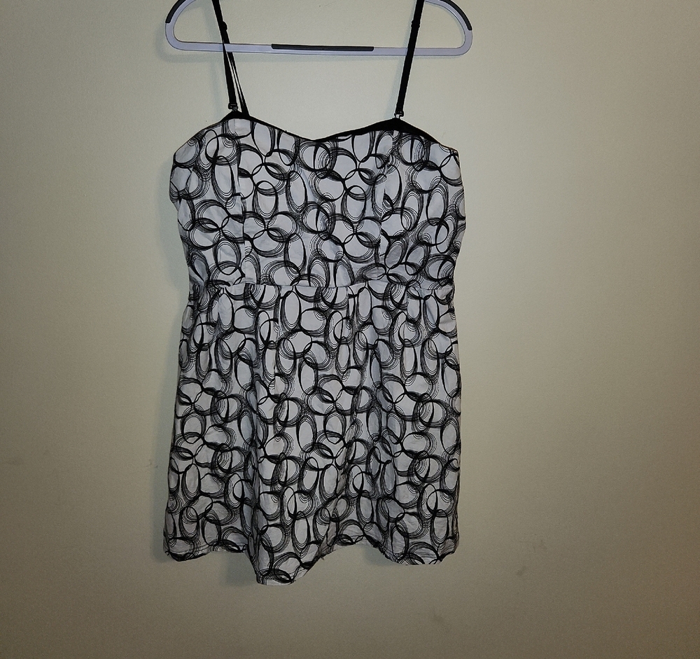 Dots Black and White Geometric Design